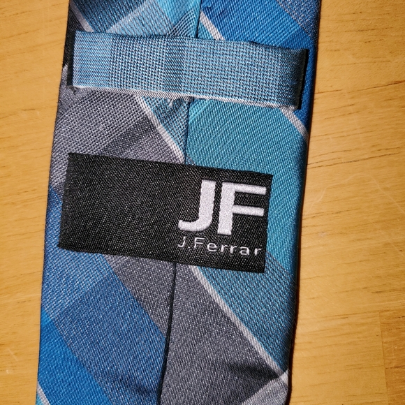 Men's Plaid Tie Worn Once - Picture 2 of 4